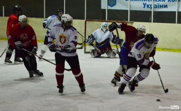 За підтримки УДАРу на Волині визначили кращих хокеїстів. ФОТО*