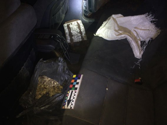 Із BMW волинянина вилучили 15 кілограмів бурштину