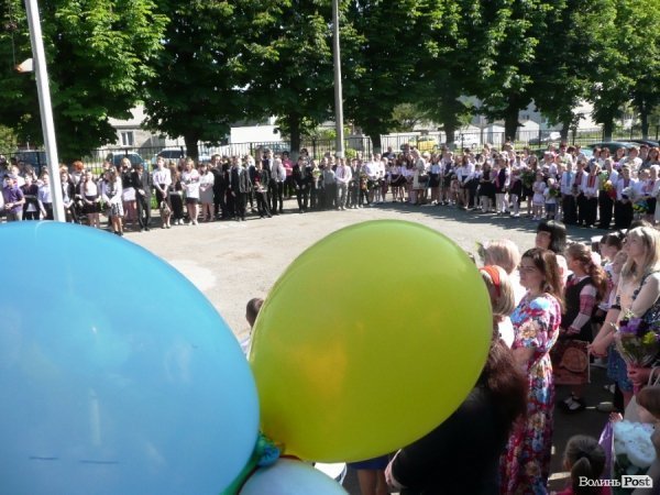 Про останній дзвоник, здобутки і проблеми луцької 17 школи. ФОТО