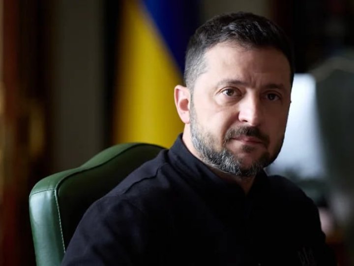 Зеленський пропонує дозволити українцям до 22 років виїжджати за кордон