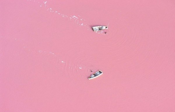 Photo Ockert Le Roux.Lake Hillier, Australia