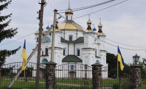 Під Луцьком священик називає український прапор ганчіркою