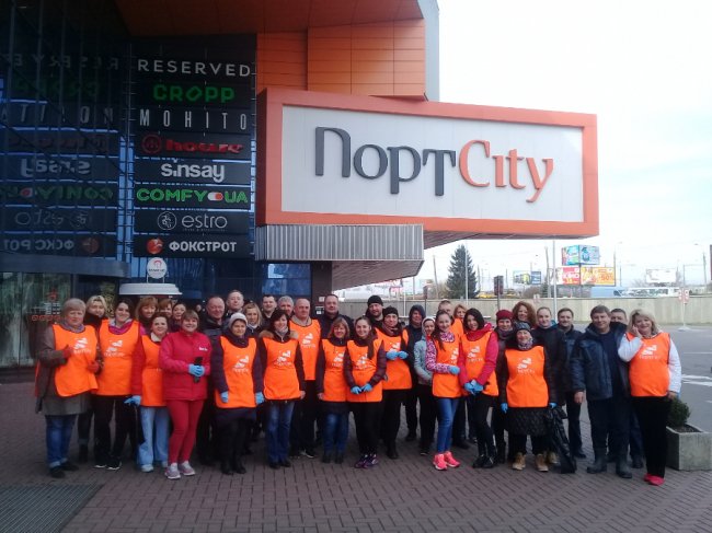 Весняна толока: працівники «ПортCitу» і «Там Таму» вийшли на суботник. ФОТО