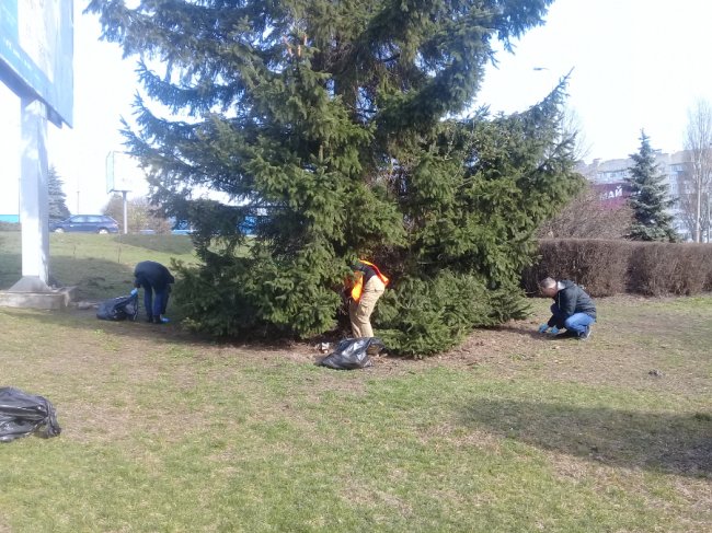 Весняна толока: працівники «ПортCitу» і «Там Таму» вийшли на суботник. ФОТО