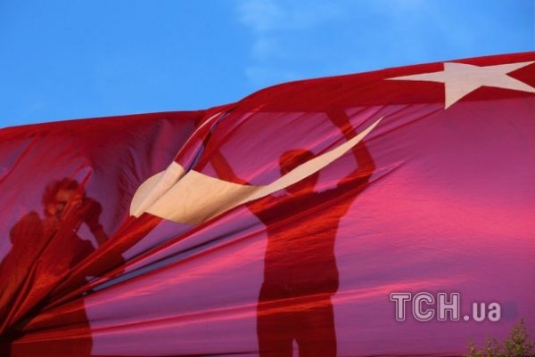 У Туреччині поліція розганяла людей сльозогінним газом. ФОТО. ВІДЕО