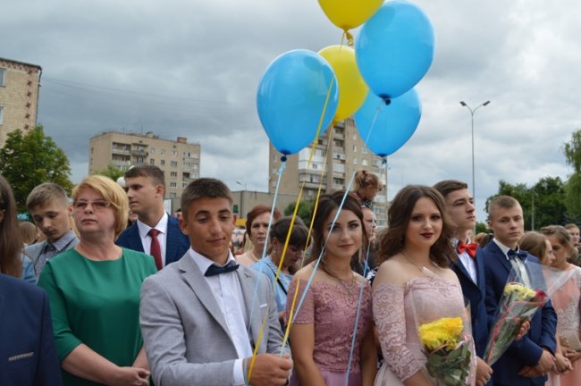 Бал випускників у Ковелі. ФОТО