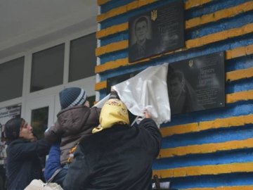 Об’єднала війна: двом волинським Героям відкрили меморіальні дошки