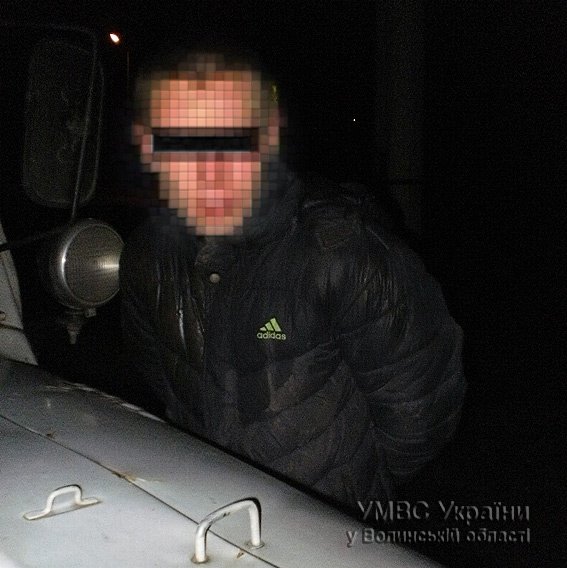 Пограбування на Волині: розбійники кинулися на чоловіка з пістолетом. ФОТО