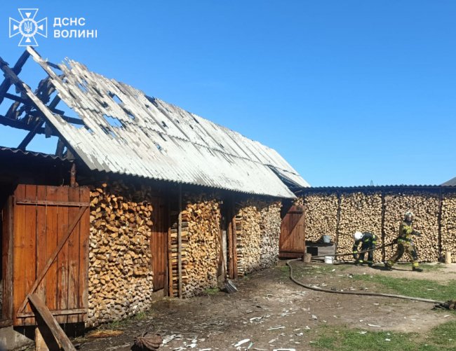 На Волині горіла господарча споруда
