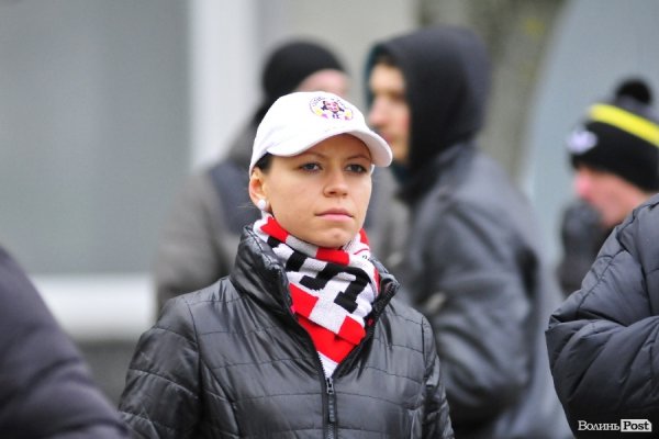 Футбольні фани у Луцьку влаштували марш. ВІДЕО