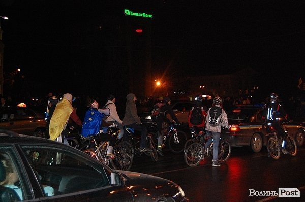 У Луцьку відбувся авто-, велопробіг в підтримку Євромайдану. ФОТО
