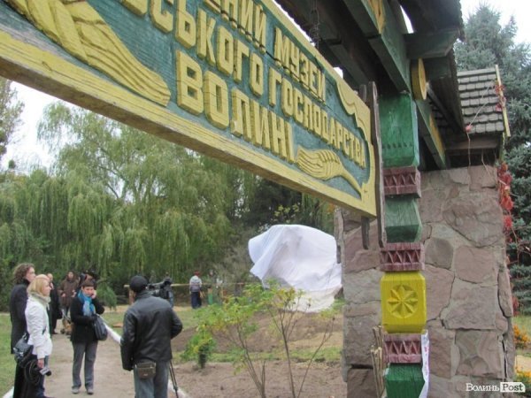 Під Луцьком відкрили єдиний на Волині пам’ятник козакові Мамаю 