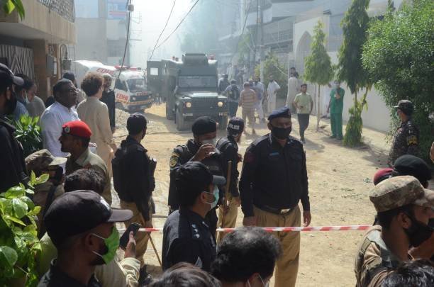 У Пакистані розбився пасажирський літак: на борту було понад 100 людей. ФОТО