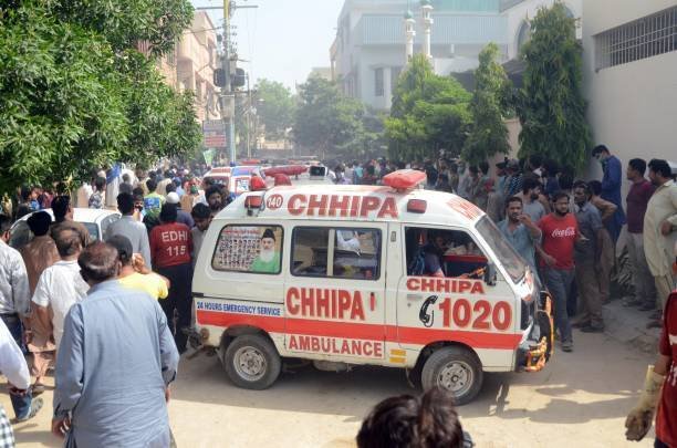 У Пакистані розбився пасажирський літак: на борту було понад 100 людей. ФОТО