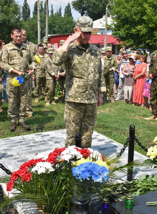 Загиблому бійцю волинської бригади відкрили пам'ятну дошку в Лисичанську