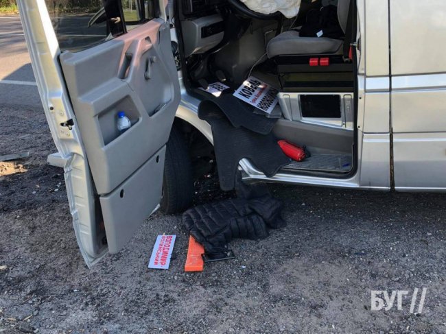 На Волині зіткнулися маршрутка та бус: одного пасажира вирізали рятувальники. ФОТО