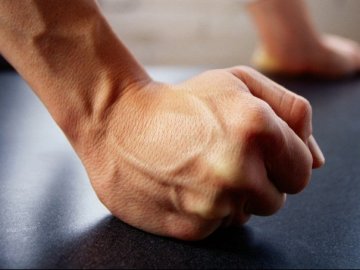 У Польщі п'яне подружжя напало на українку через мову – ЗМІ