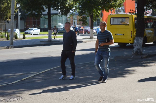 Обличчя пікету: «прихильники Тиводара» ховалися від камер та хамили