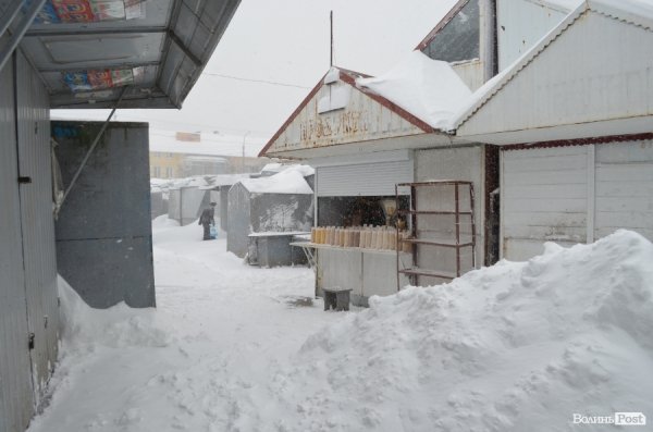 Луцькі ринки спорожніли. ФОТО