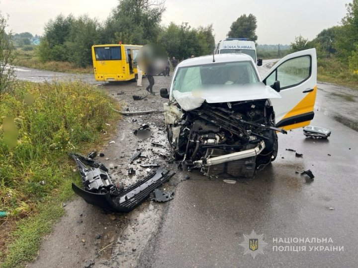 На Волині  в аварію потрапив шкільний автобус: у салоні перебувало 18 людей