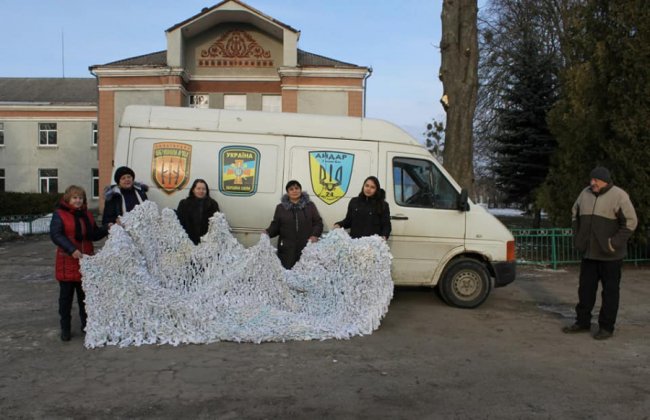Волинські школярі передали на схід маскувальні сітки. ФОТО