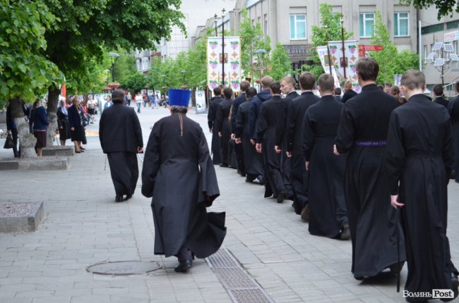 У Луцьку хресною ходою пройшли прихильники церкви Московського патріархату. ФОТО