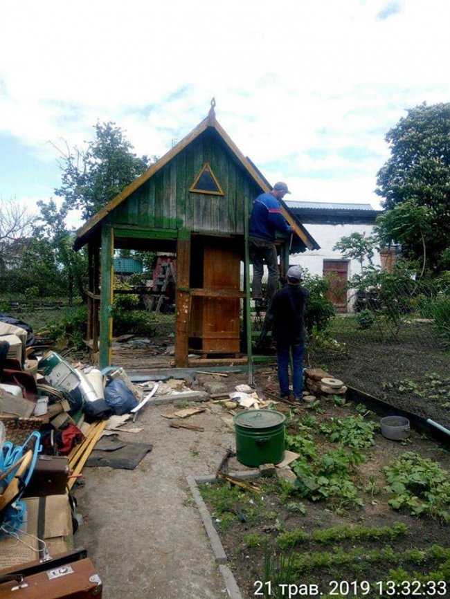 Луцькі муніципали знесли сараї на одній із вулиць