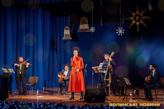 Столичний гурт UrbanGypsy привіз лучанам справжнє «Різдво у джазі». ФОТО, ВІДЕО