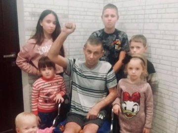 Важкопораненому бійцю з Волині, який переніс 39 операцій, зібрали кошти на лікування
