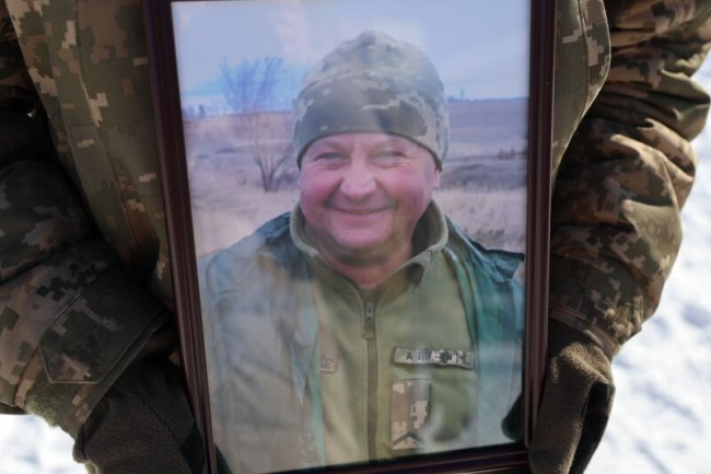 Луцька громада віддала останню шану загиблому на війні воїну Миколі Северенюку