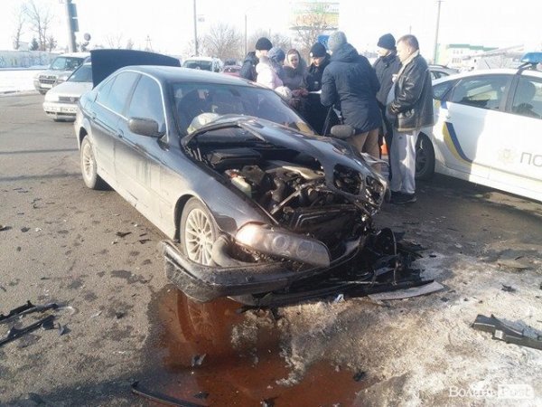 Розтрощені передки: у Луцьку зіткнулися легковик і фургон