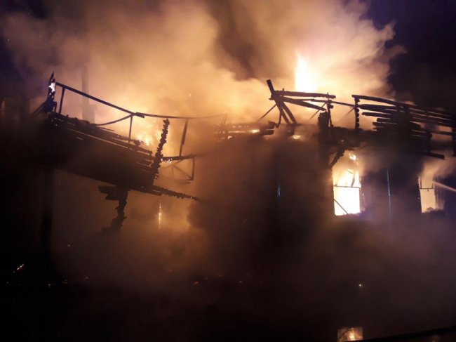 У Рівному вночі вщент згорів ресторан. ФОТО