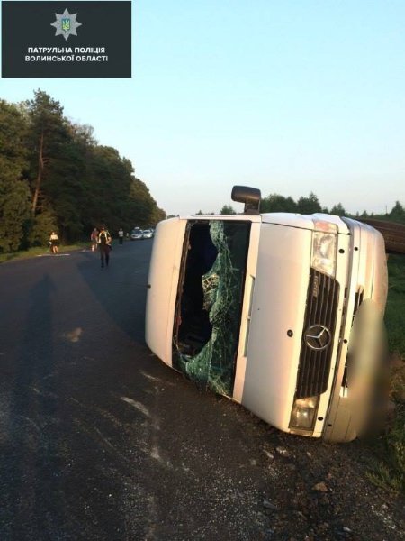 На Волині п'яний водій врізався в автобус, четверо людей постраждали