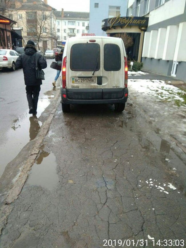 У Луцьку муніципали активно ловлять  «автоандонів». ФОТО 