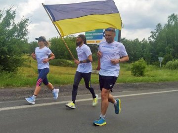 Через Волинь бігли учасники марафону «Піднімаю прапор за Україну в НАТО»