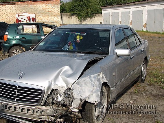 Одесит на Волині побив свій «Мерседес». ФОТО