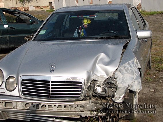 Одесит на Волині побив свій «Мерседес». ФОТО