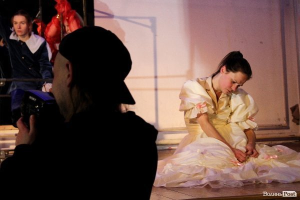 У Луцьку презентували «Попелюху» - недитячу казку за «поняттями» з трагічним фіналом. ФОТО