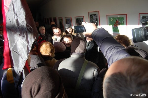 Волинська ОДА: штурм, який не відбувся. ФОТОРЕПОРТАЖ