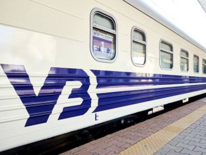 «Укрзалізниця» попередила про «обрізання» поїздів, але скасовувати рейси не буде