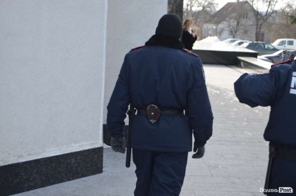 «Кров», міліція і сутичики: у Луцьку відвідали заклади регіоналів. ФОТО