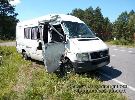 ​Під Ковелем ДТП: бус зіткнувся з приміським автобусом. ФОТО