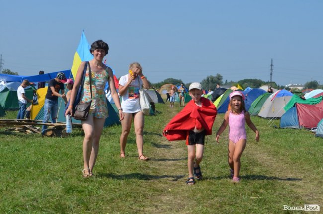 Спека в наметах і аншлаг у зоні купання: як фестивалить «Бандерштат». ФОТО
