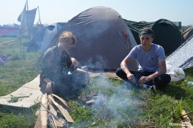 Спека в наметах і аншлаг у зоні купання: як фестивалить «Бандерштат». ФОТО