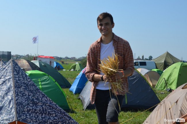 Спека в наметах і аншлаг у зоні купання: як фестивалить «Бандерштат». ФОТО