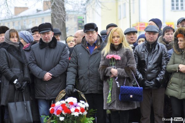 Фото прощання з міським головою Луцька Миколою Романюком