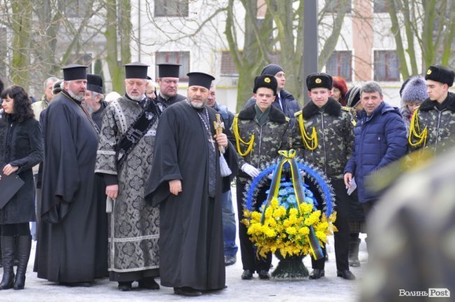 Сотні лучан вшанували пам’ять Героїв Небесної Сотні