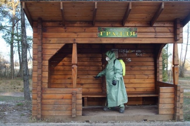 Волинські лісівники проводять дезінфекцію зон рекреації. ФОТО