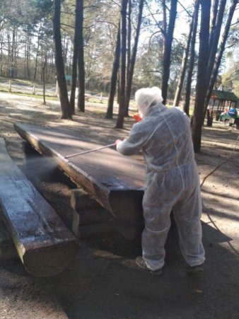 Волинські лісівники проводять дезінфекцію зон рекреації. ФОТО