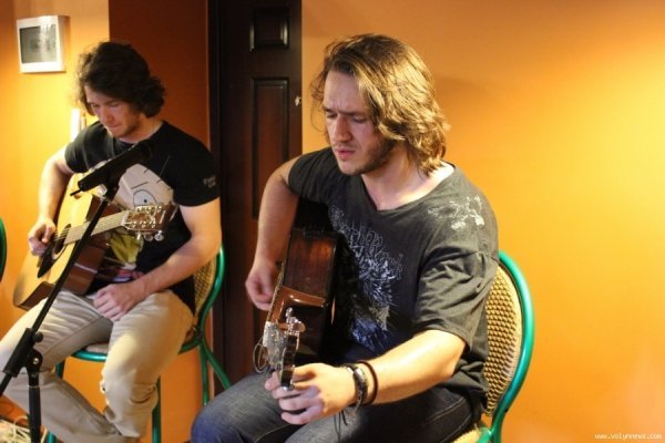 У луцькому кафе - вечір акустичної музики. ФОТО